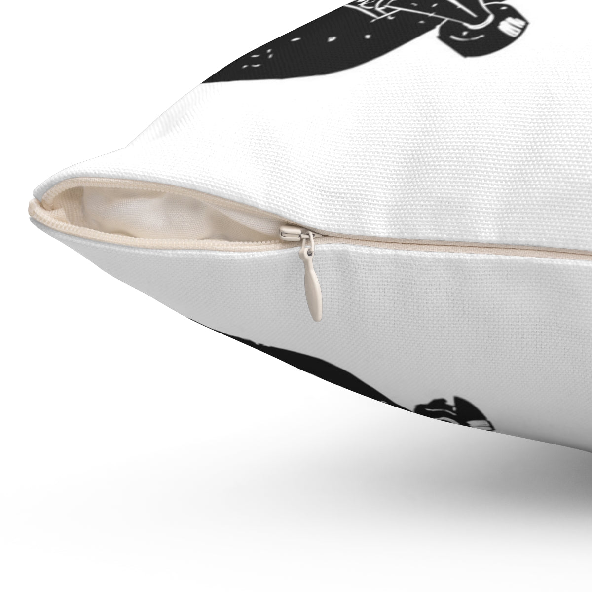 Skateboard-inspired graphic pillow with hand-drawn design - Detail