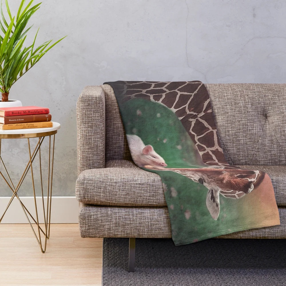 Giraffe and pig plush blanket with soft, cozy fabric