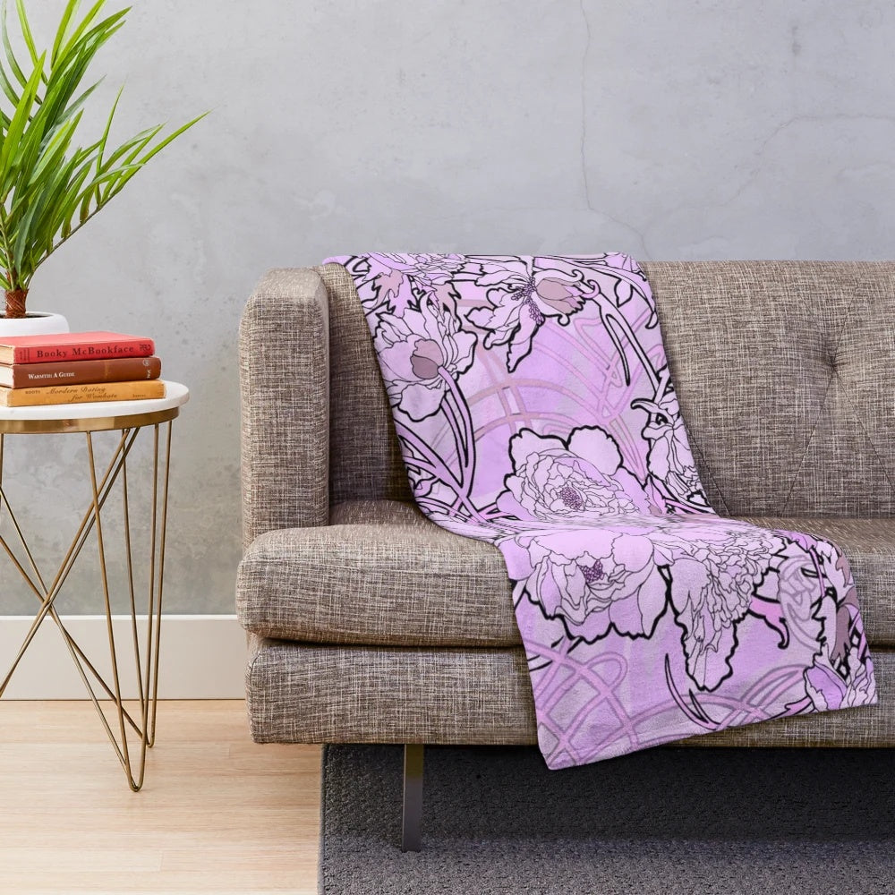 Alphonse Mucha-inspired floral pattern plush blanket