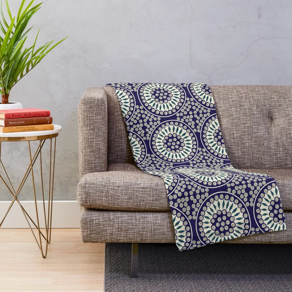 Bolesławiec ceramics plush blanket featuring traditional Polish folk art designs