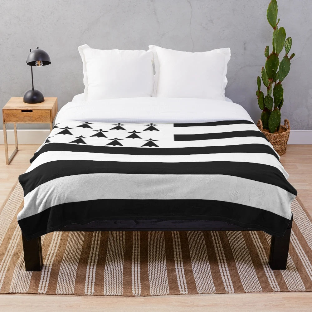 Breton flag plush blanket with ermine and gwenn ha du design