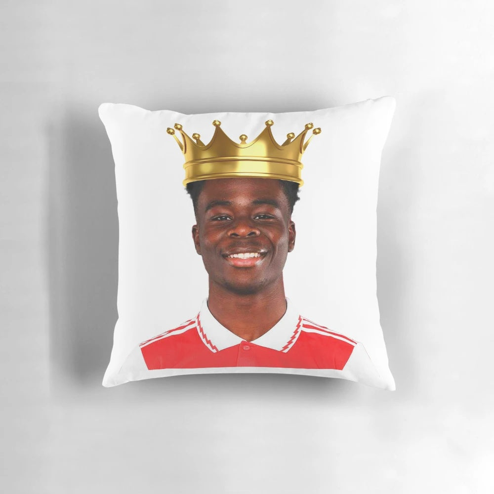 A soft and comfortable king-sized pillow featuring the image of Bukayo Saka, the talented young footballer playing for Arsenal and the English national team.