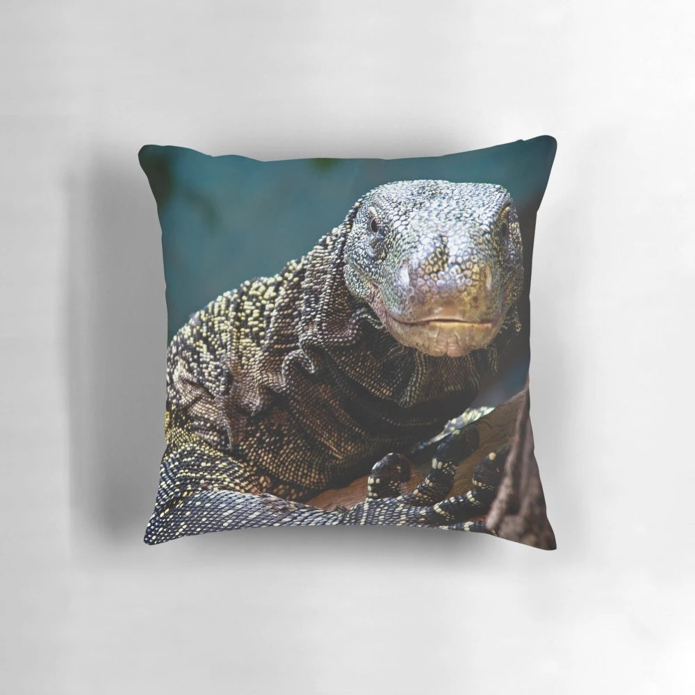 A striking portrait of the majestic crocodile monitor (Varanus salvadorii), an arboreal lizard native to New Guinea and Oklahoma.