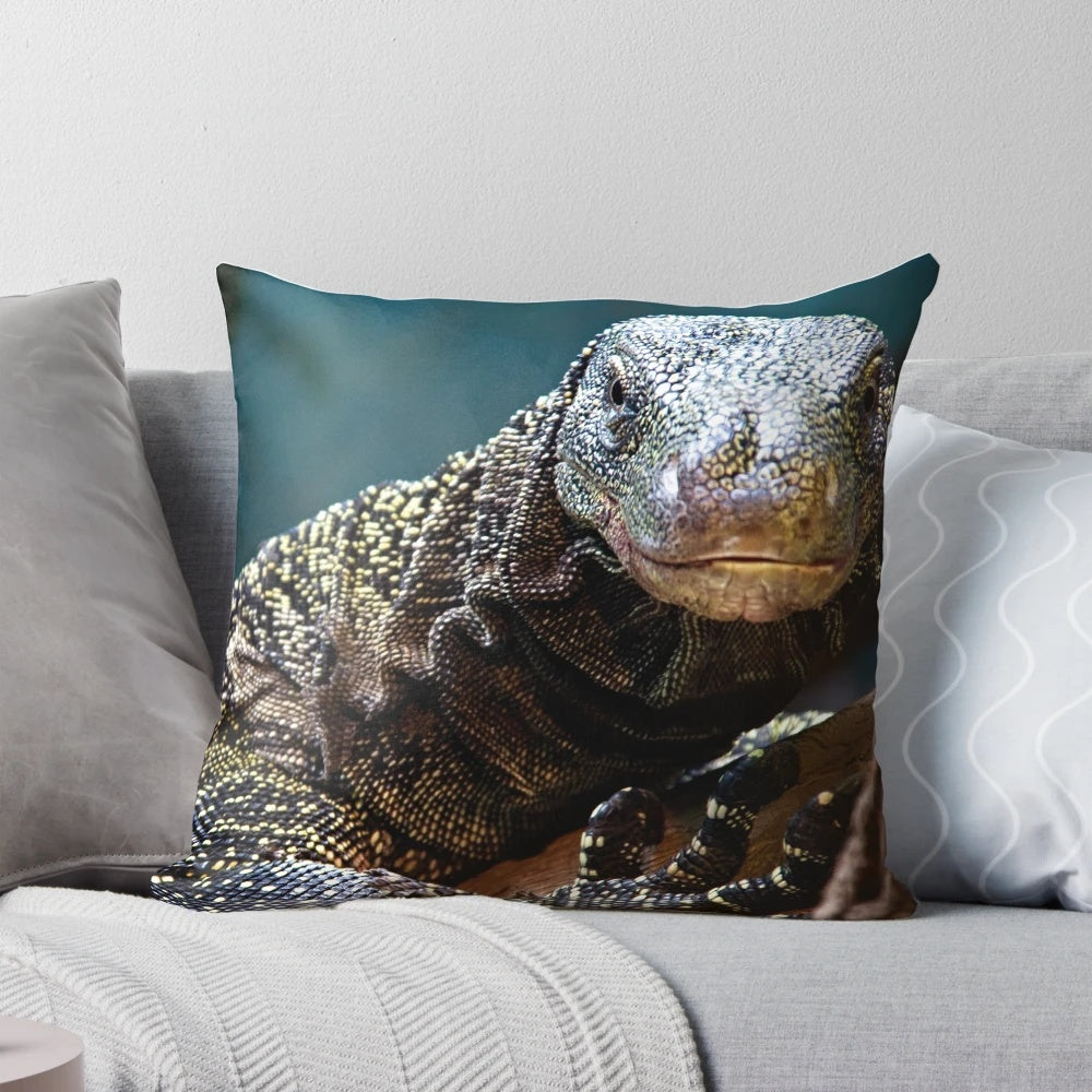 A striking portrait of the majestic crocodile monitor (Varanus salvadorii), an arboreal lizard native to New Guinea and Oklahoma.
