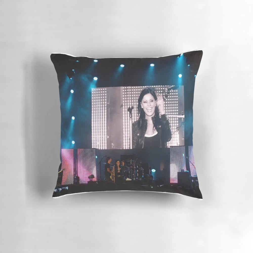 Pillow depicting a lively Silbermond concert scene with the band on stage and a crowd of fans