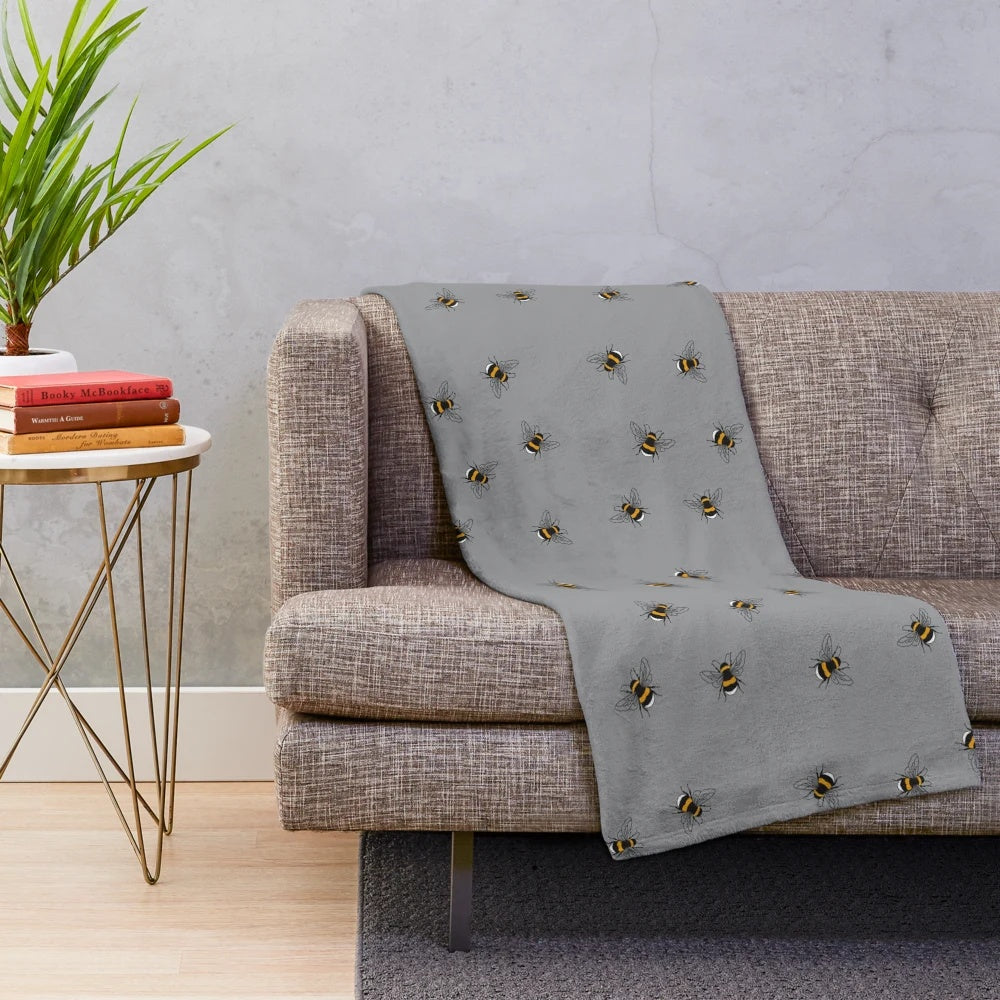 Plush bee-themed blanket with a cozy and nature-inspired design