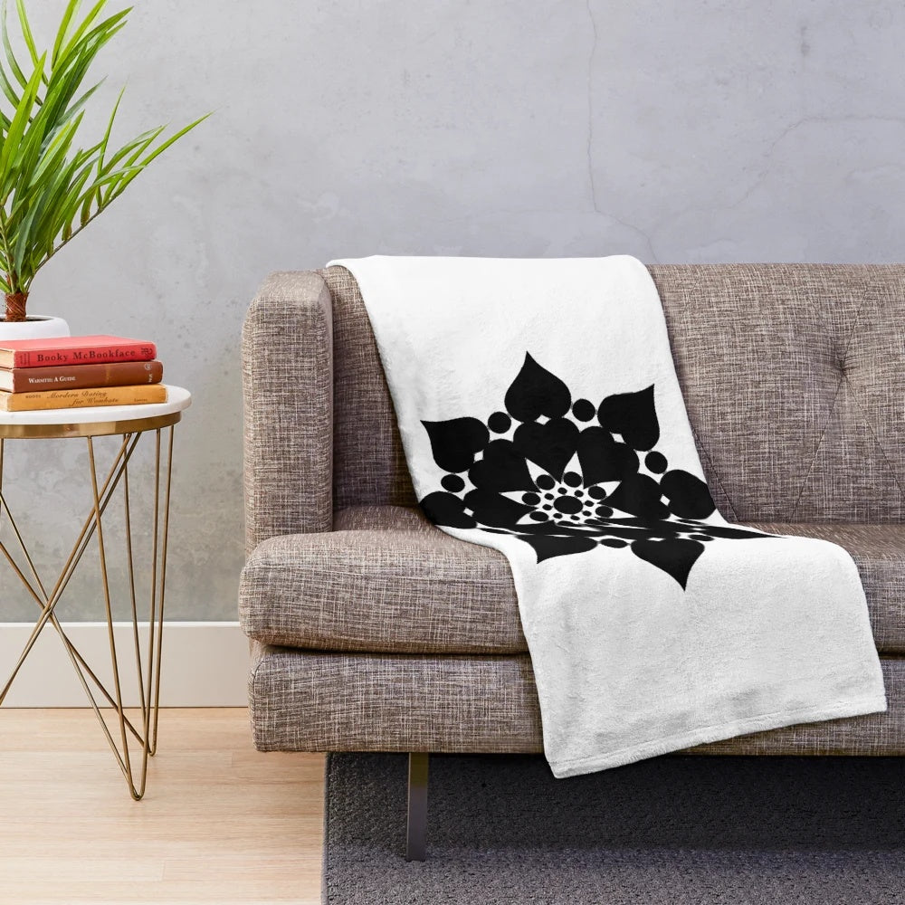 Black stars patterned plush blanket