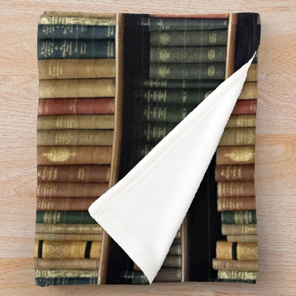 Cozy plush blanket with bookshelf pattern design