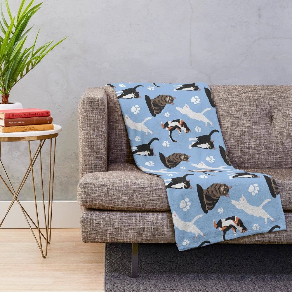 Soft and plush cat pattern blanket