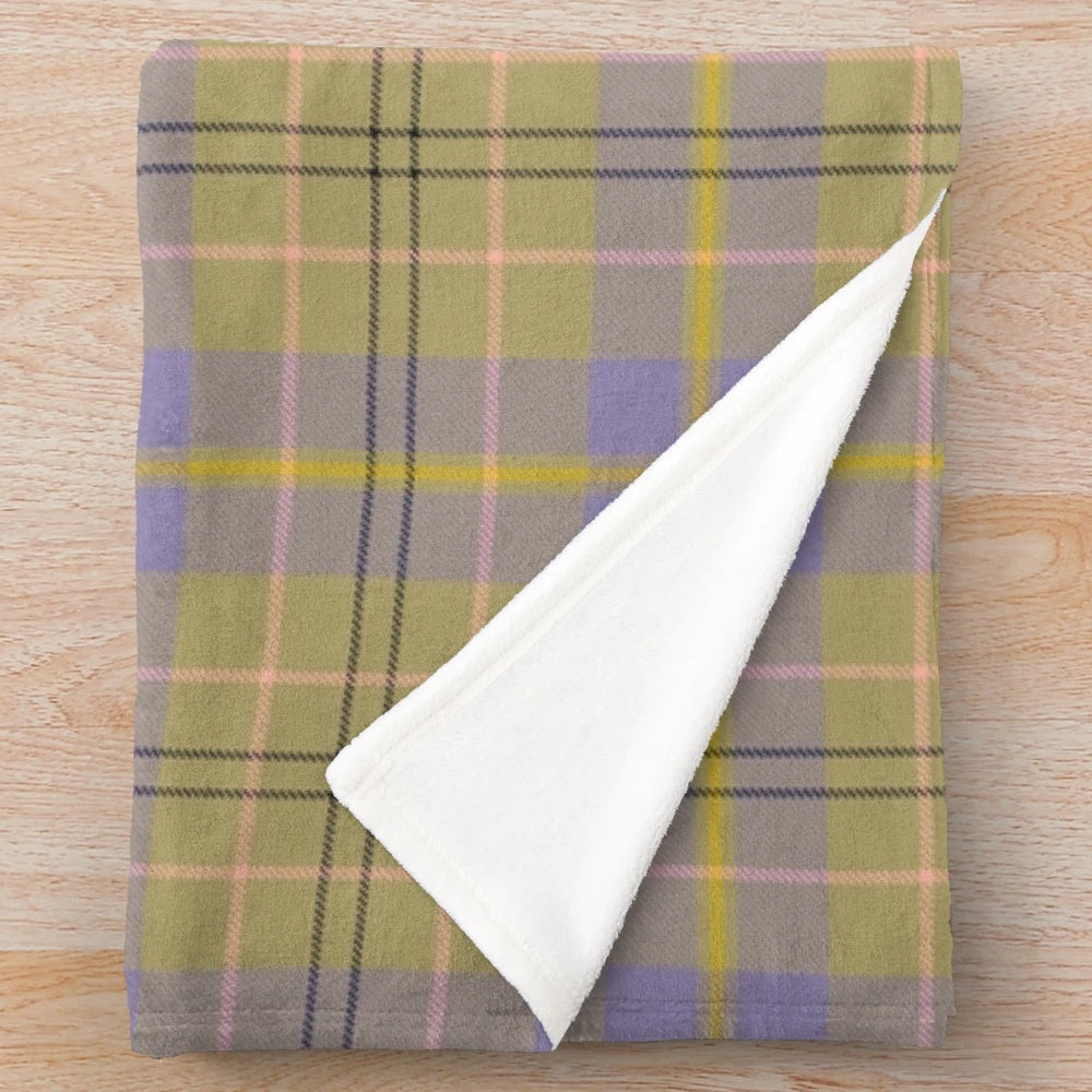Cozy plush tartan blanket with Celtic design