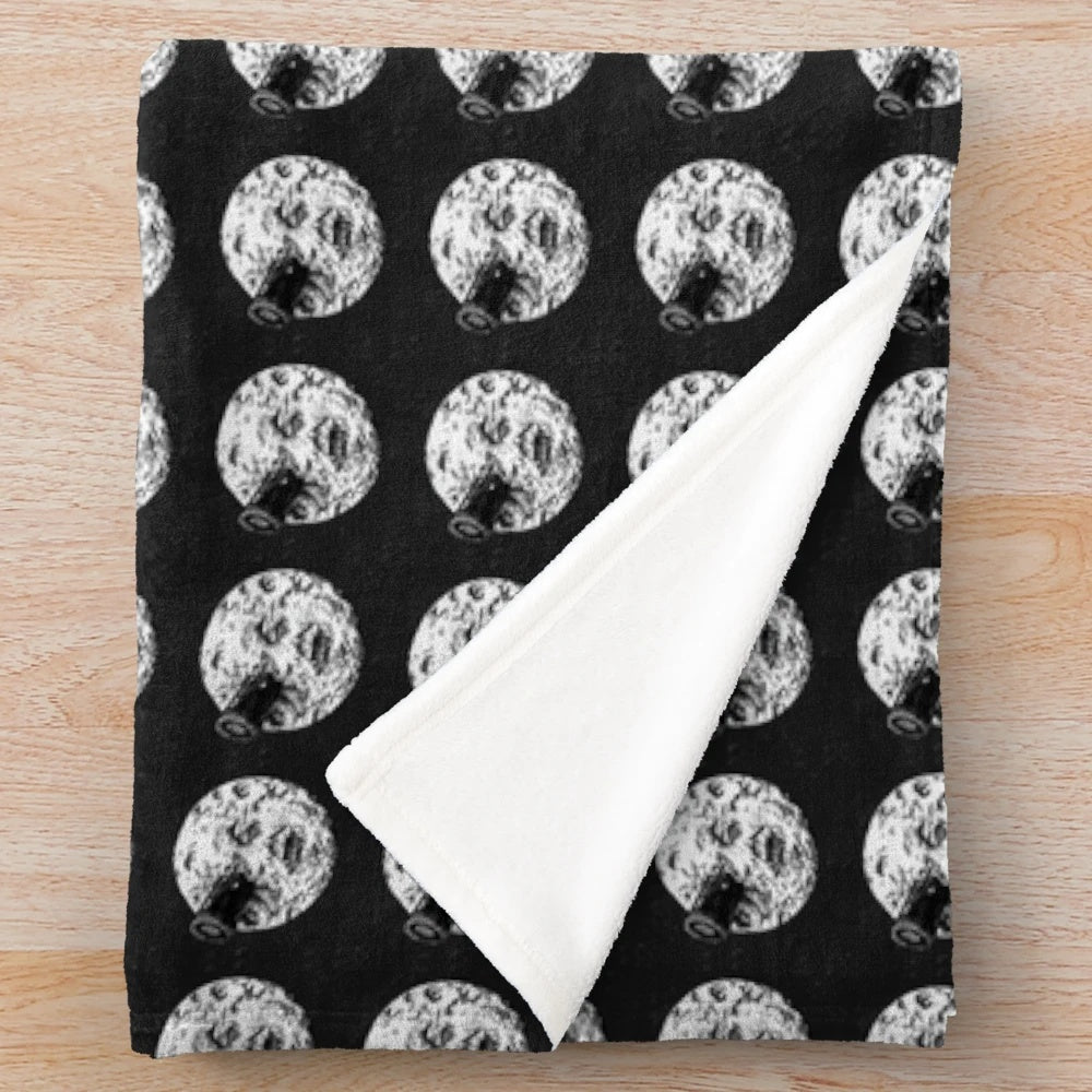 Cinema-inspired plush blanket with movie pattern design