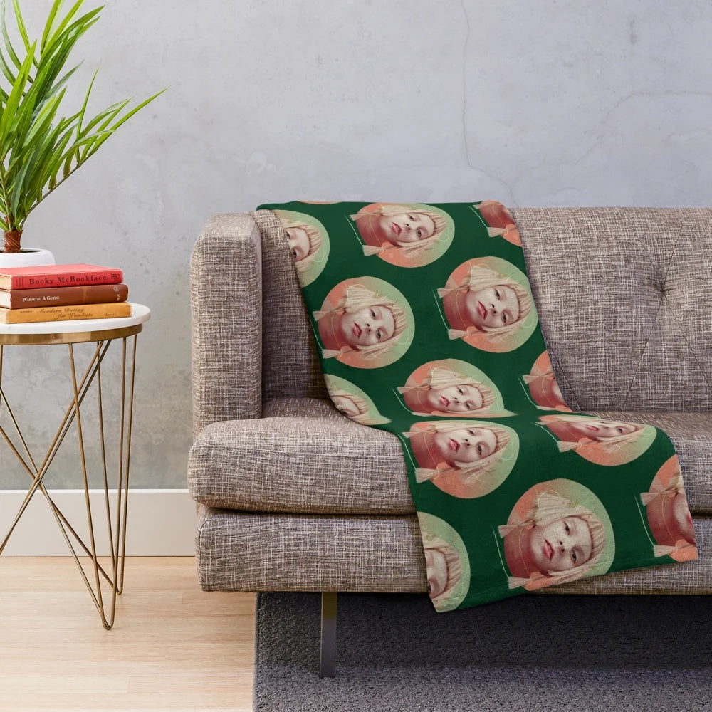 Cozy CONQUEROR plush fantasy blanket with aurora-inspired design