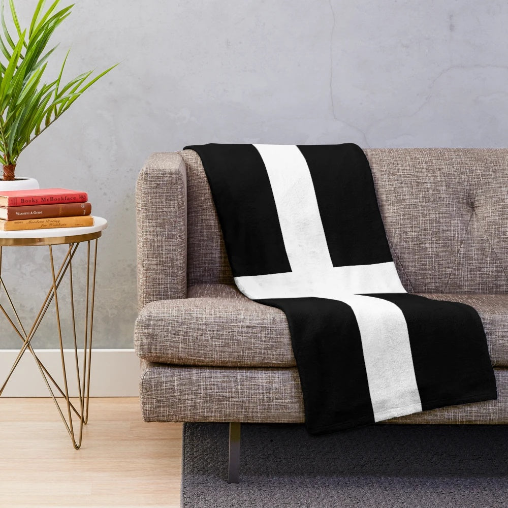 Soft and warm plush blanket featuring the St. Piran's flag of Cornwall