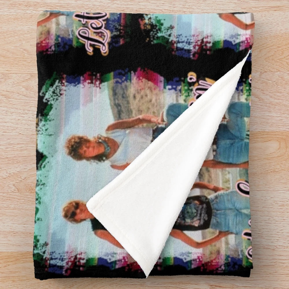 Soft and Cuddly Plush Blanket with Country-Themed Design