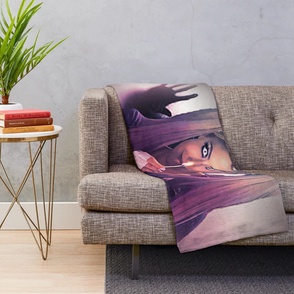 Flaming pink vignette design plush blanket