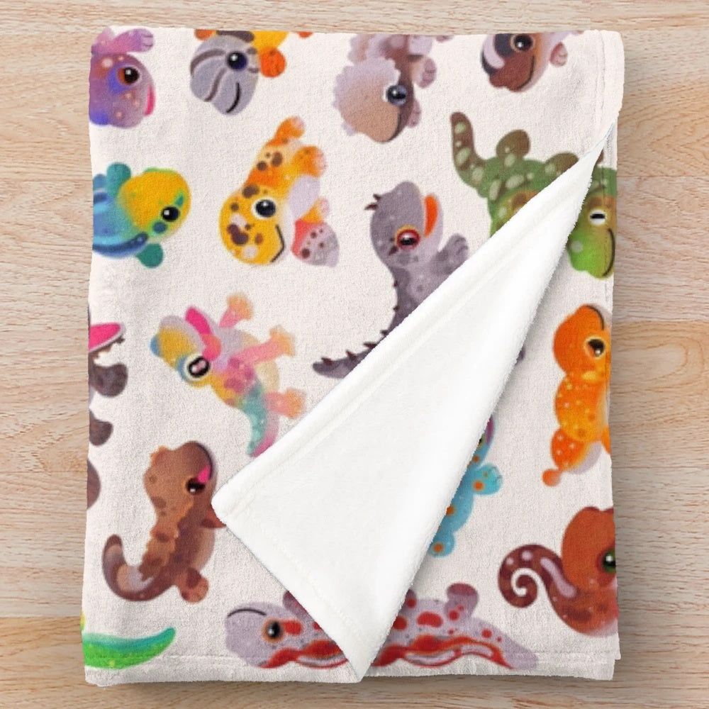 Gecko-patterned plush blanket