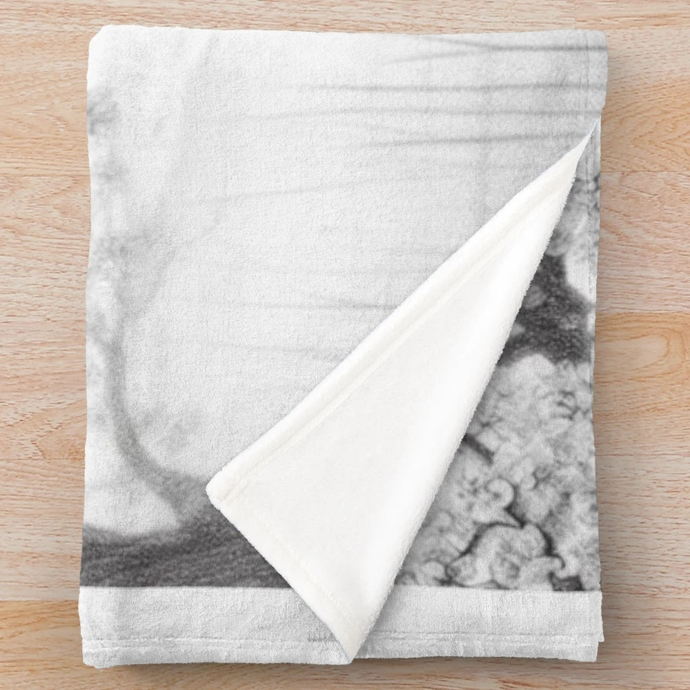 Plush blanket featuring a vintage-style geisha design, representing Japanese culture