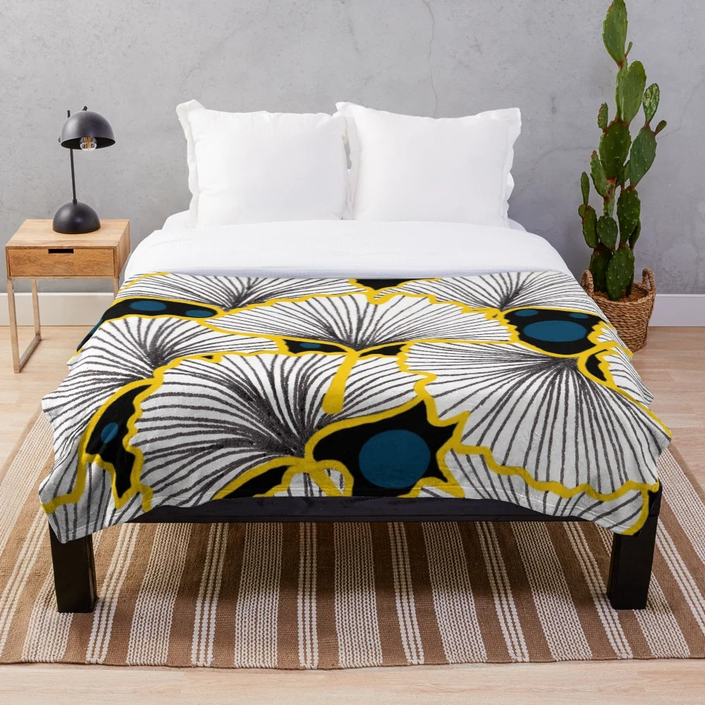 Ginkgo leaf pattern plush blanket with nature-inspired design