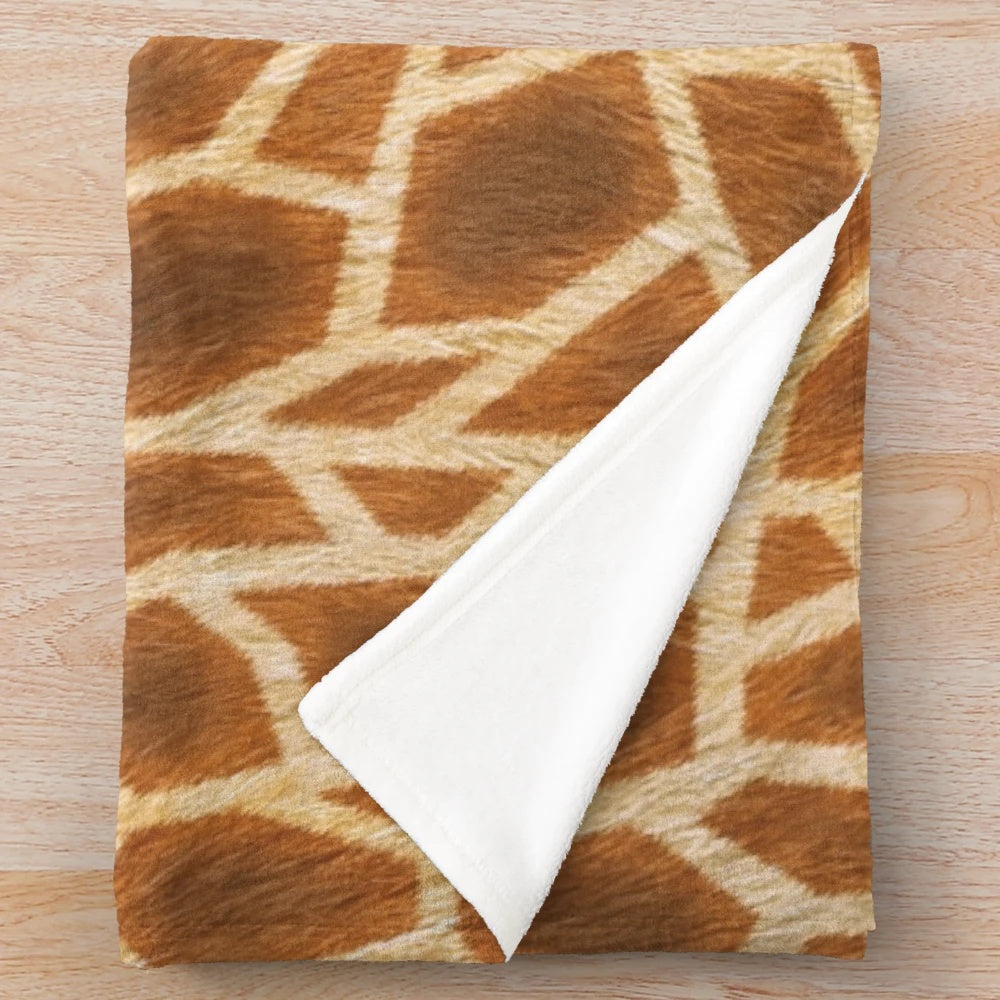 Giraffe pattern plush blanket, soft and warm home decor