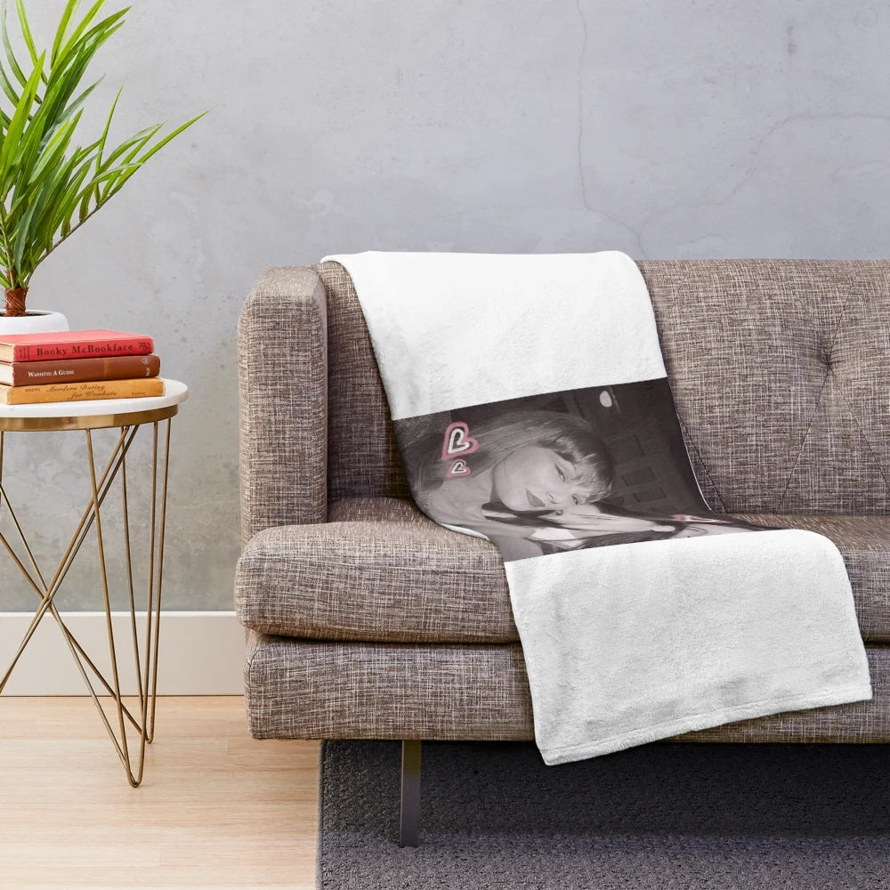 Gracie Abrams inspired heart-shaped plush blanket