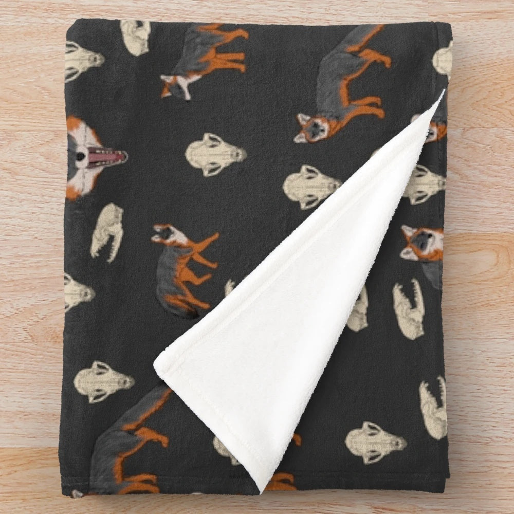 Grey foxes and skull print plush blanket