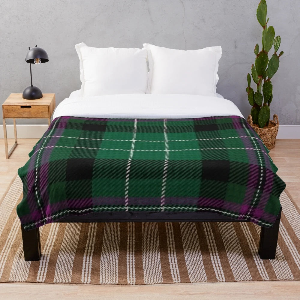 Hibernian tartan plush blanket