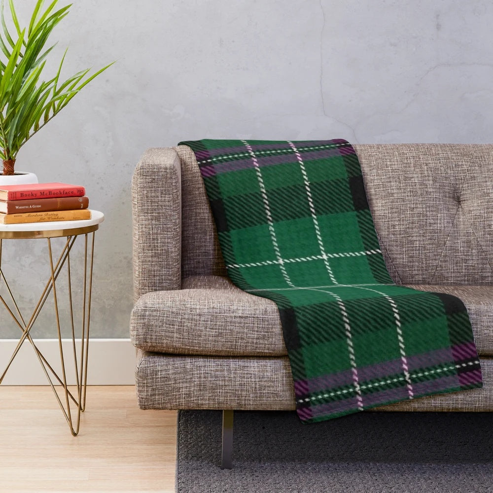Hibernian tartan plush blanket