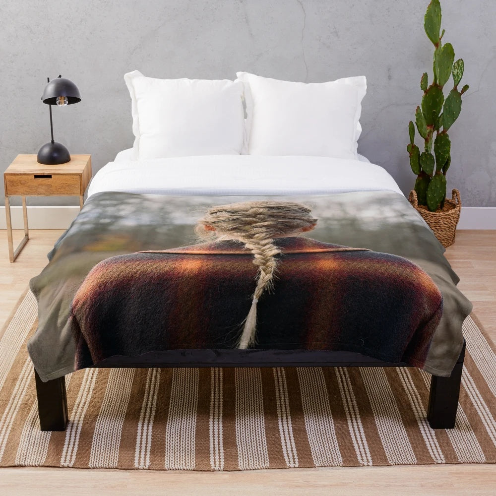 Plush horse print blanket for a cozy and comfortable home