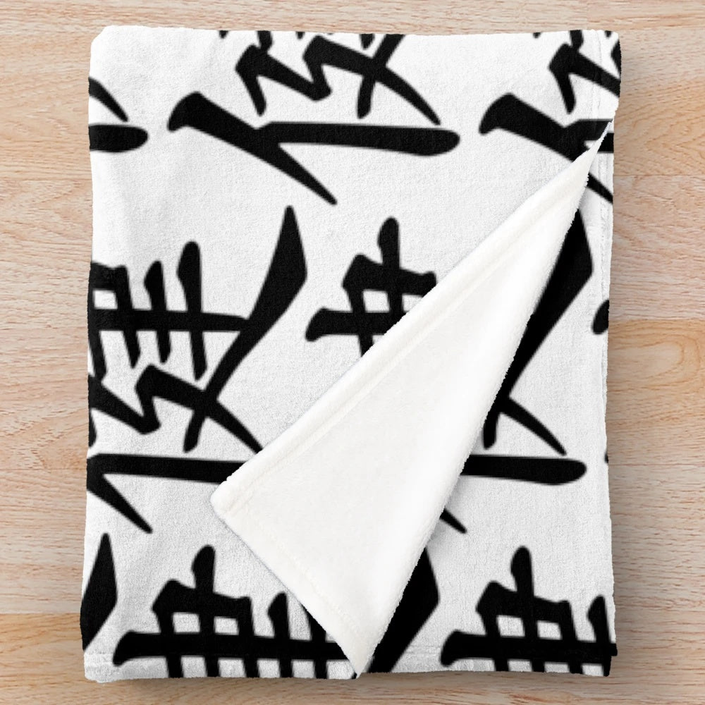 Japanese writing themed plush blanket