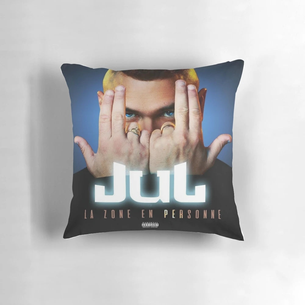 Soft, plush Jul pillow for a cozy and stylish bedroom