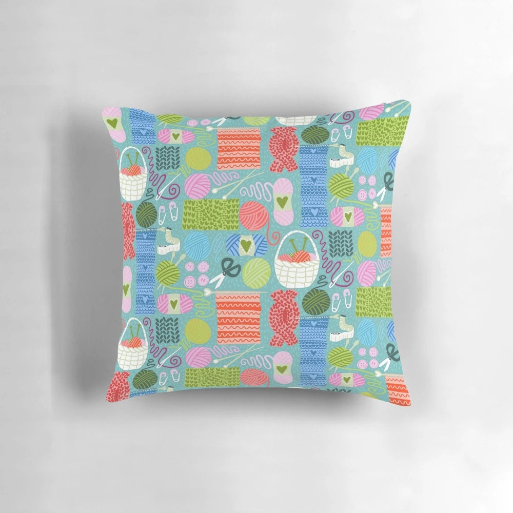 A plush and soft pillow featuring the classic "knit one, purl one" pattern, a must-have for knitting lovers.
