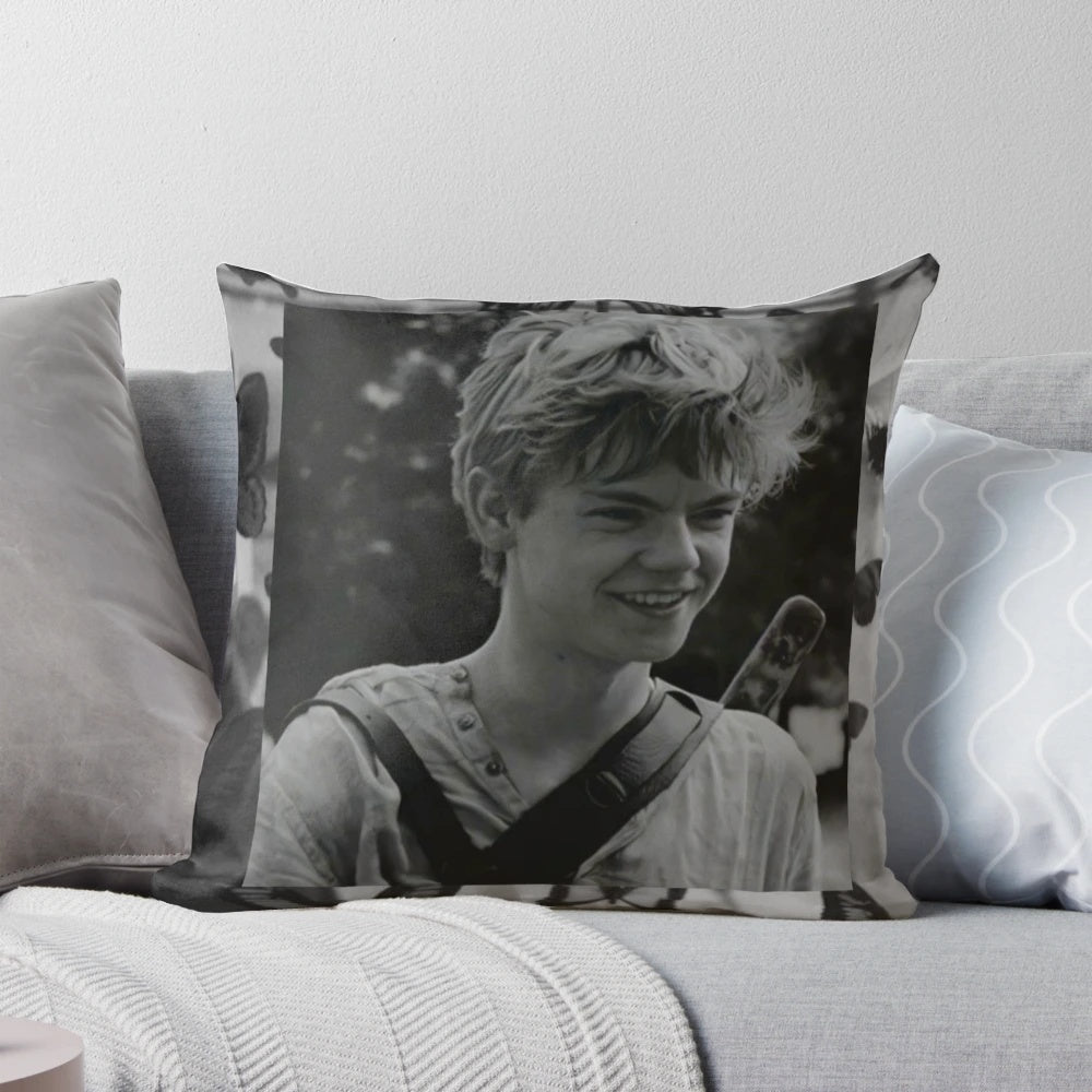 Soft and comfortable pillow blanket featuring characters from the Maze Runner movie series