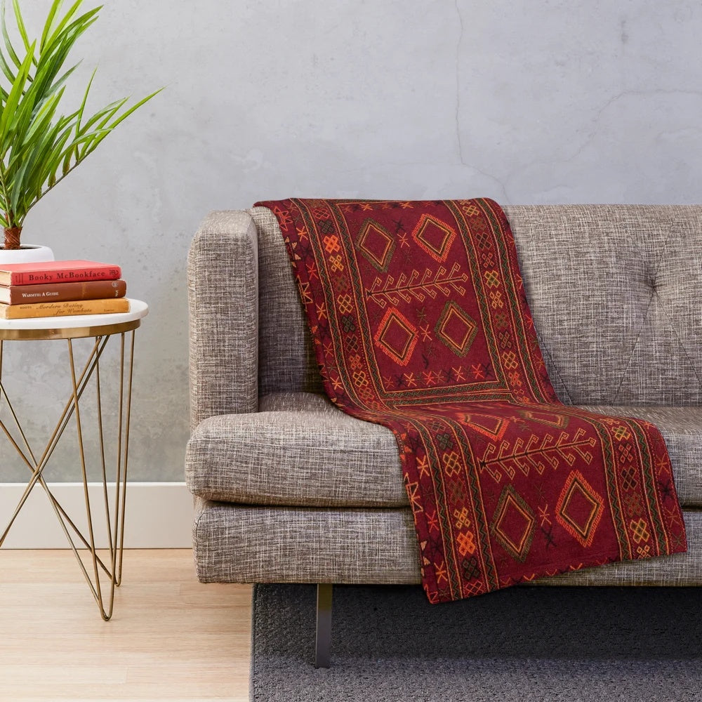 Plush blanket with Moroccan-inspired artwork design