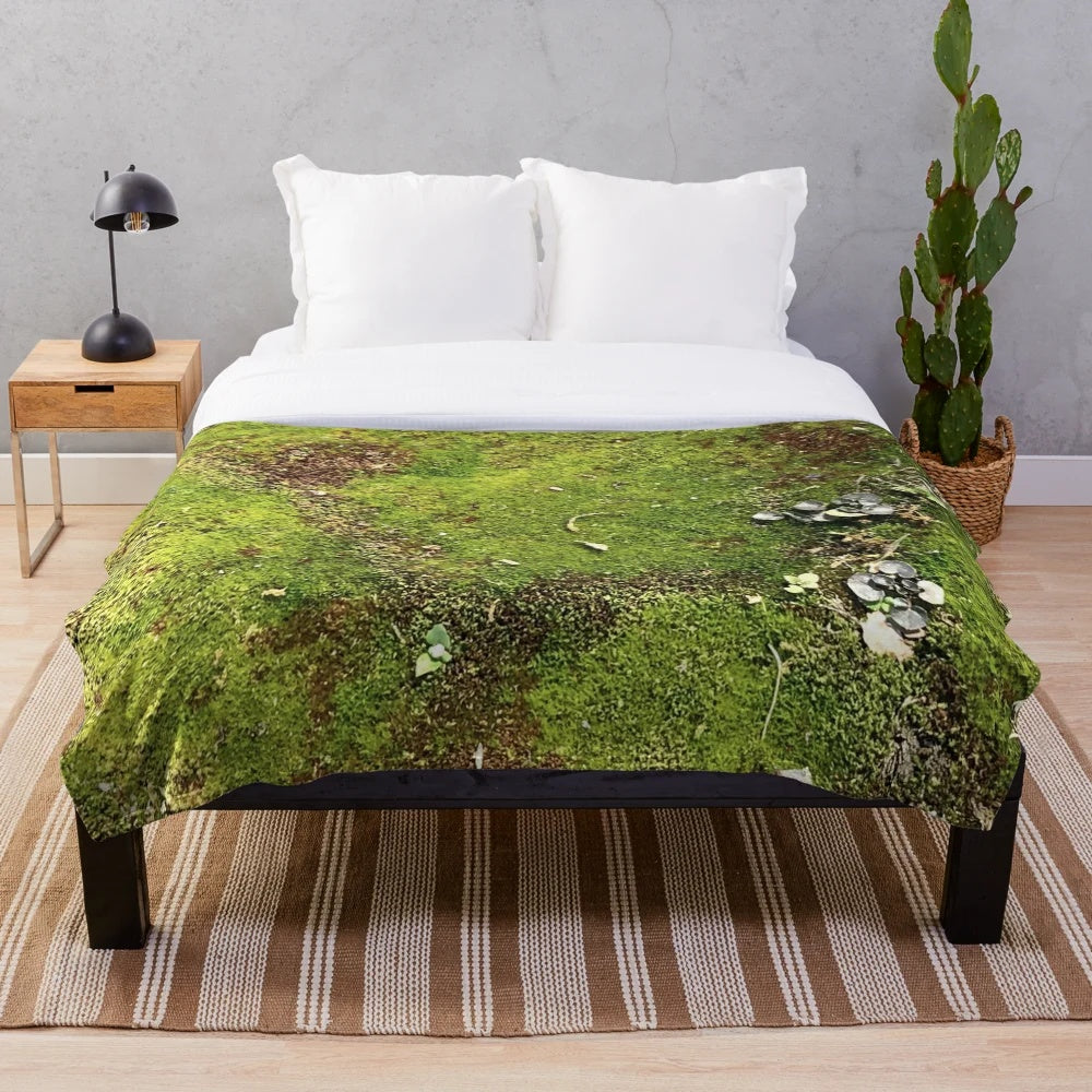 Moss-patterned plush blanket for a cozy, nature-inspired space