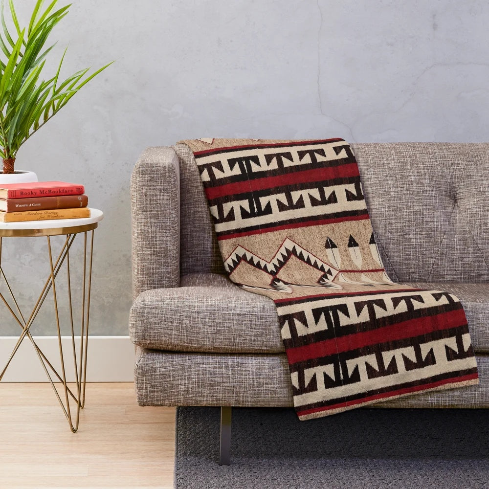 Navajo pattern plush blanket with a beautiful tribal design