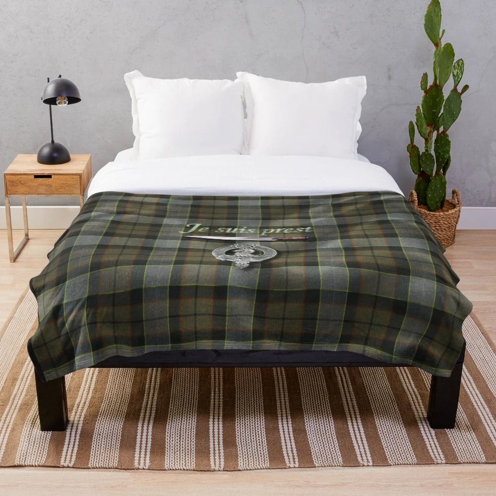 Outlander-inspired plush blanket featuring the Fraser clan motto "Je Suis Prest