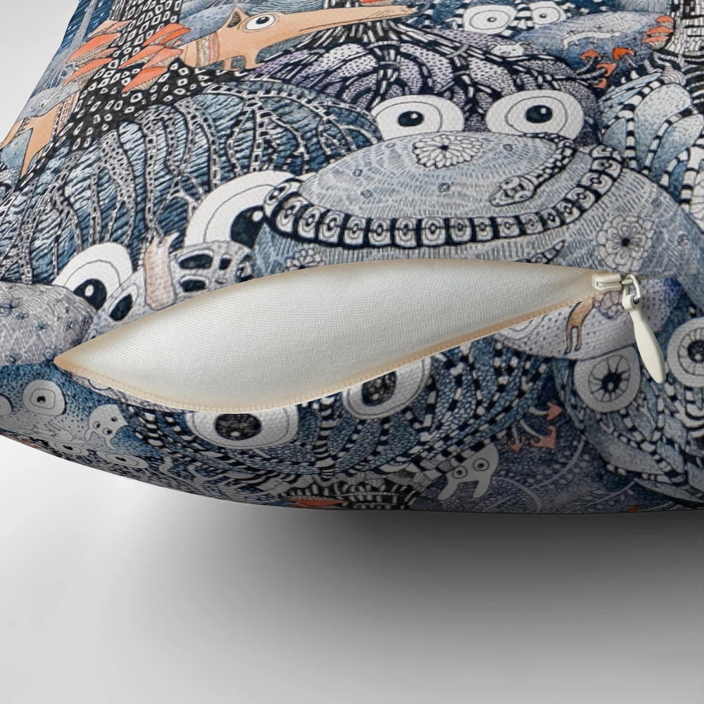 Decorative forest-themed pillow with an owl design, perfect for adding a touch of nature to your home.