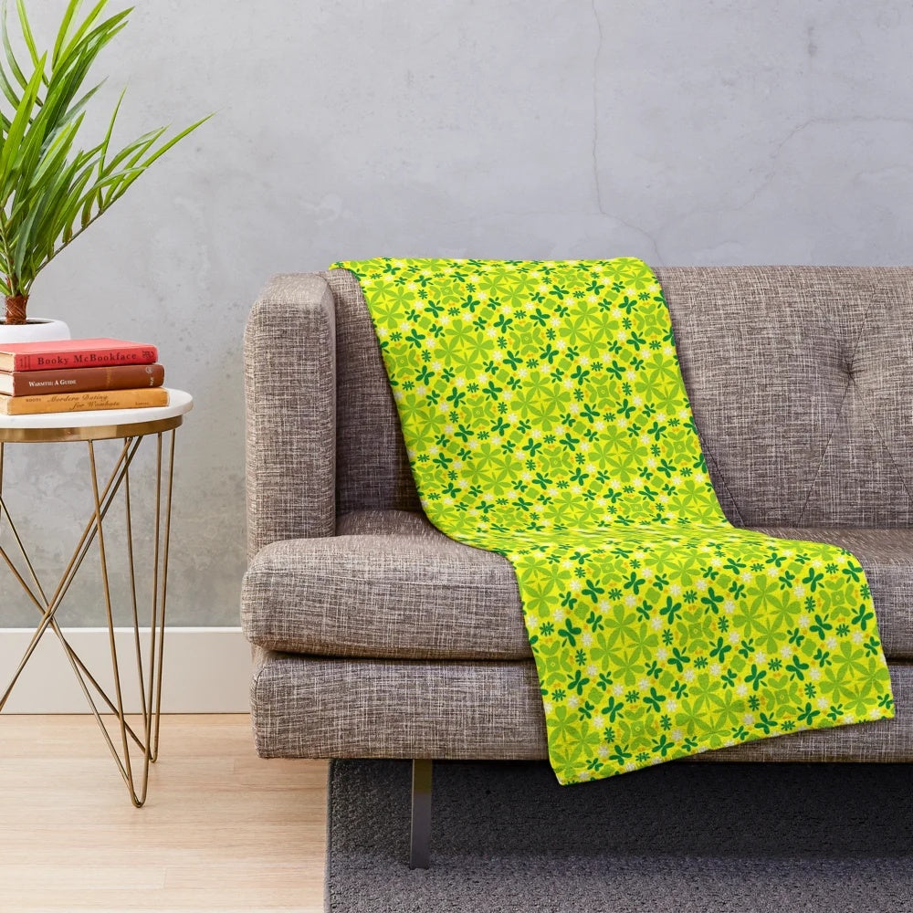 Plush blanket with a pattern design