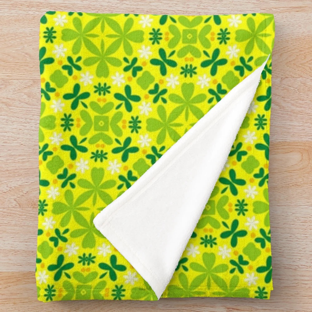 Plush blanket with a pattern design