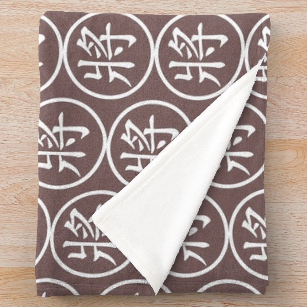 Plush blanket featuring Chinese chess design and famous saying