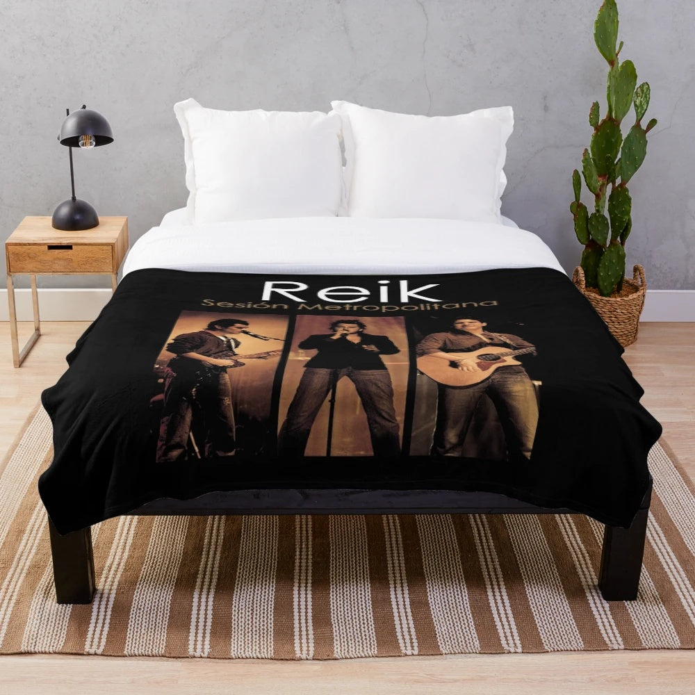 Metropolitana Plush Blanket with Mexican-inspired retro design