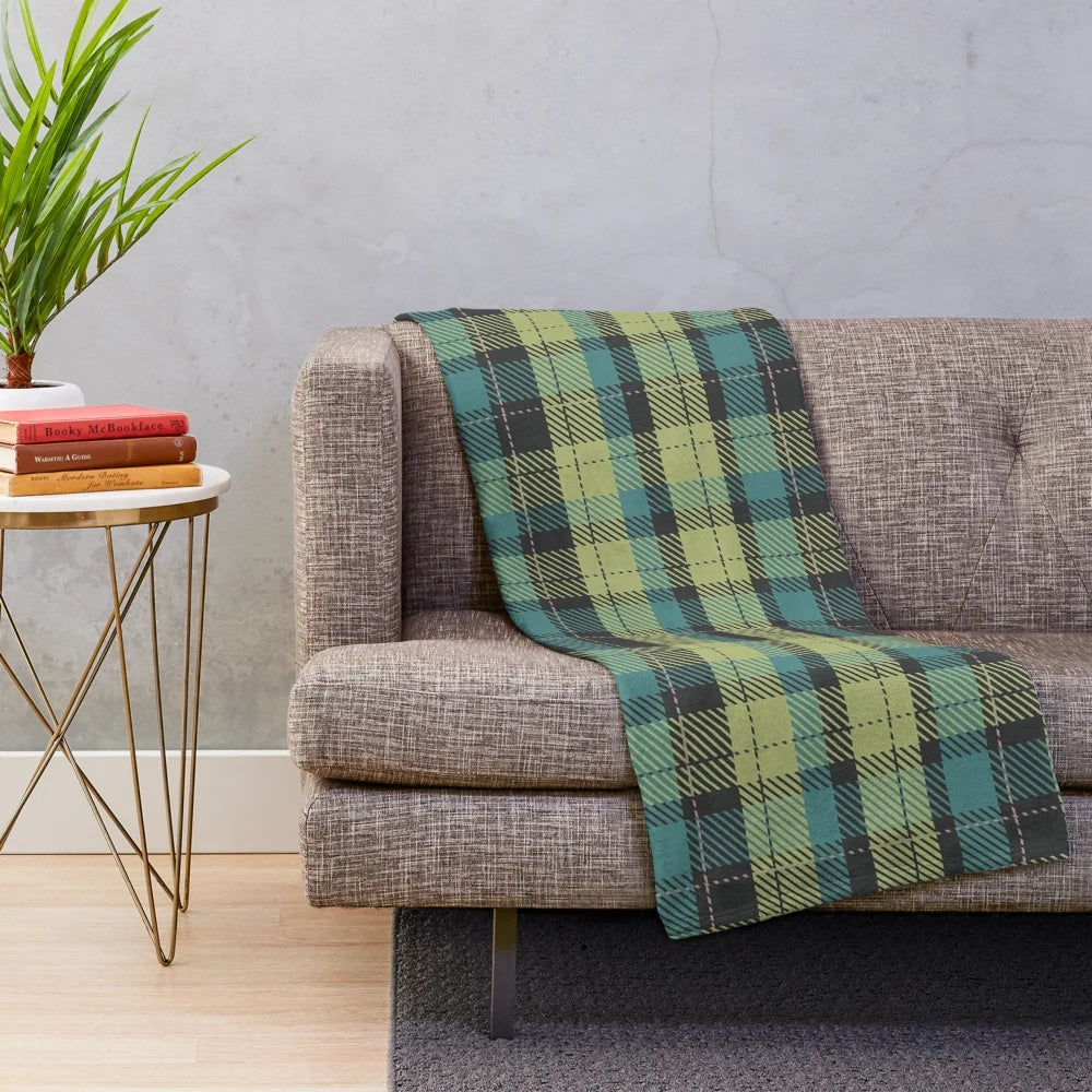 Soft plush blanket with Scottish tartan pattern design