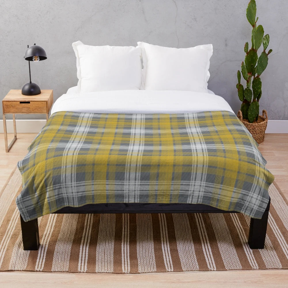 Plush tartan pattern blanket with classic Scottish inspired design