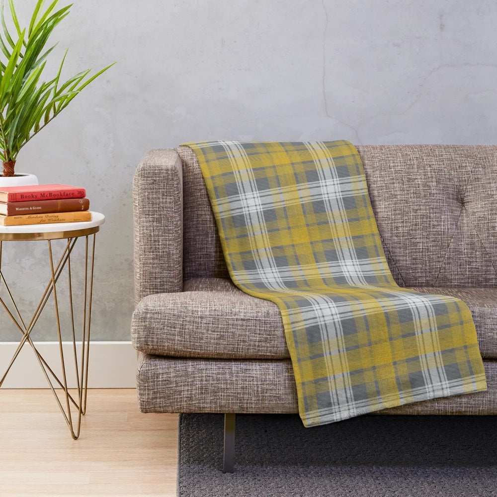 Plush tartan pattern blanket with classic Scottish inspired design