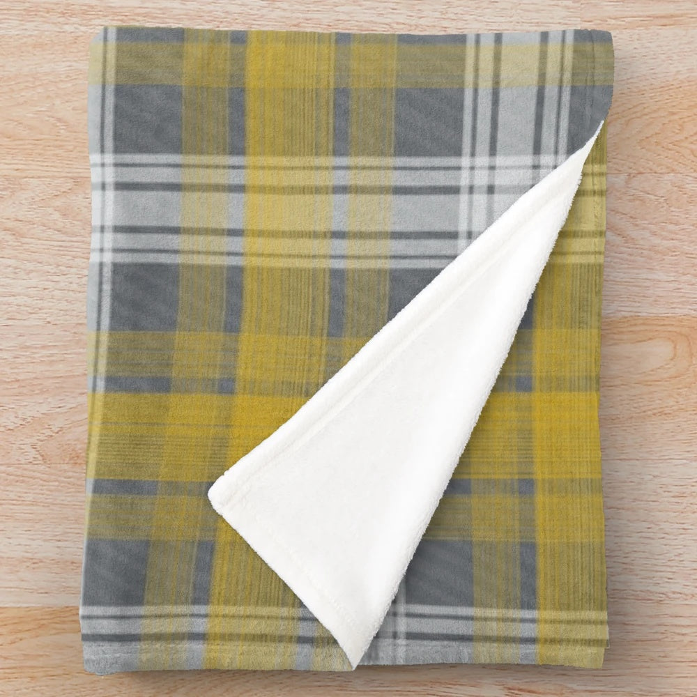 Plush tartan pattern blanket with classic Scottish inspired design