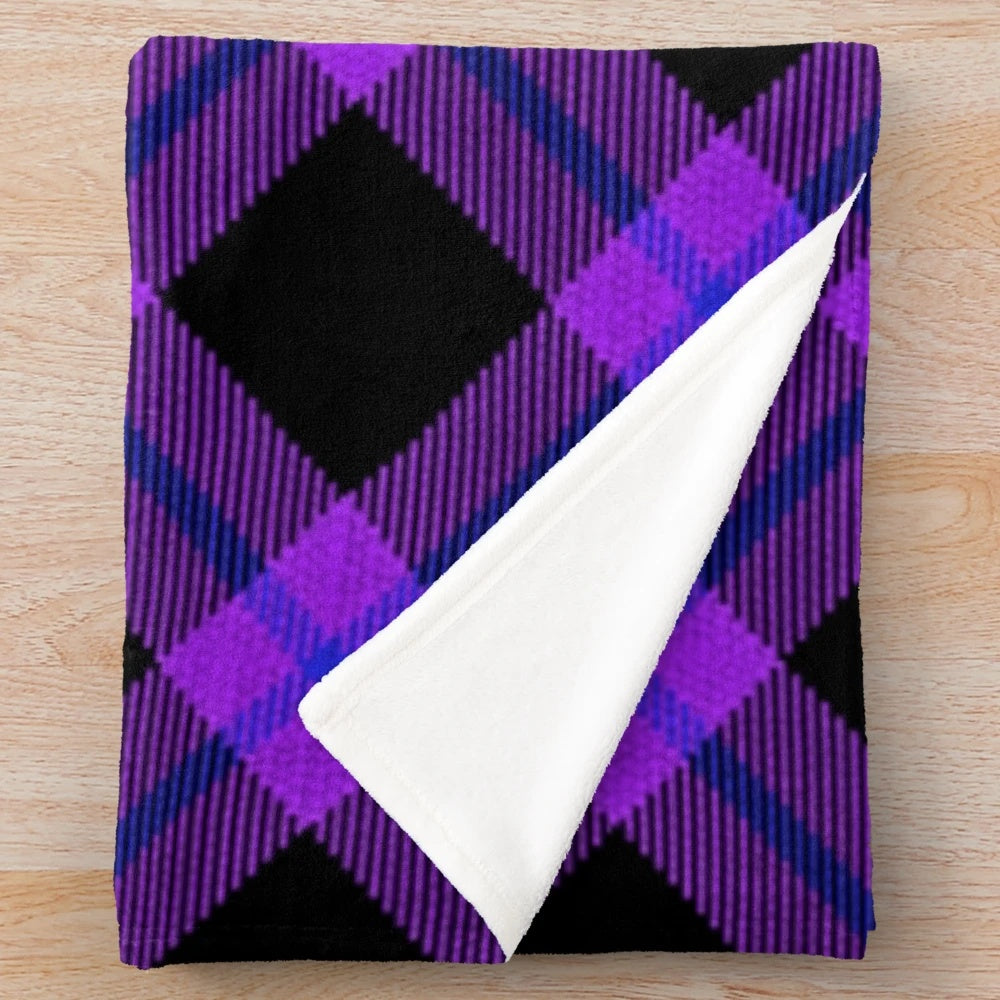 Purple plaid plush blanket with soft flannel material