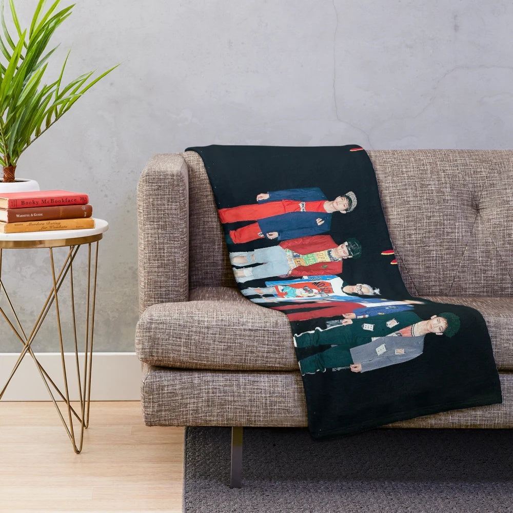 SHINee-inspired plush blanket with group members' names