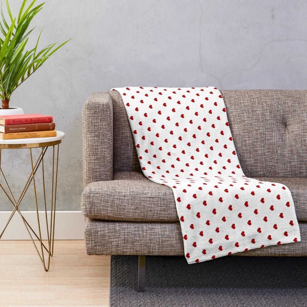 Small red hearts pattern plush blanket