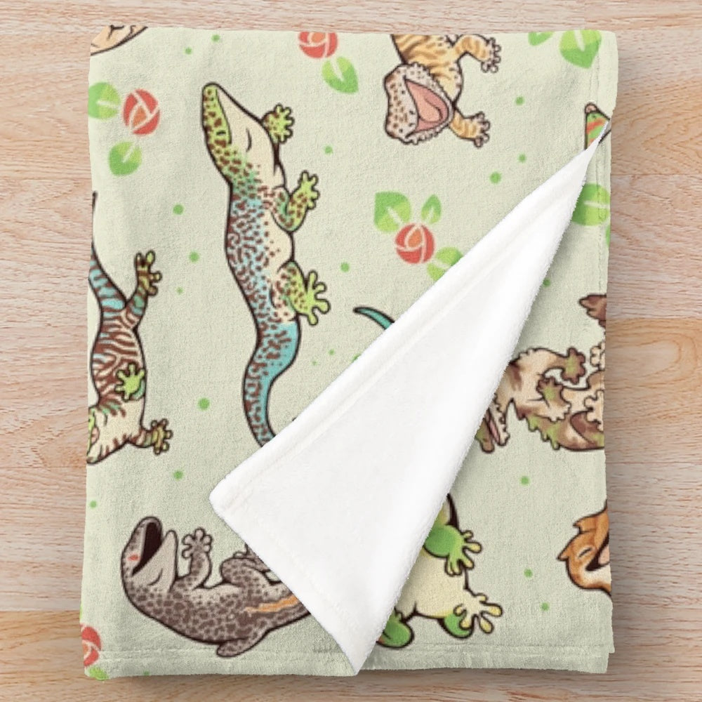 Soft and plush spring gecko pattern blanket