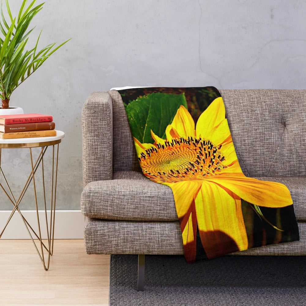 Sunflower plush blanket with soft, nature-inspired design